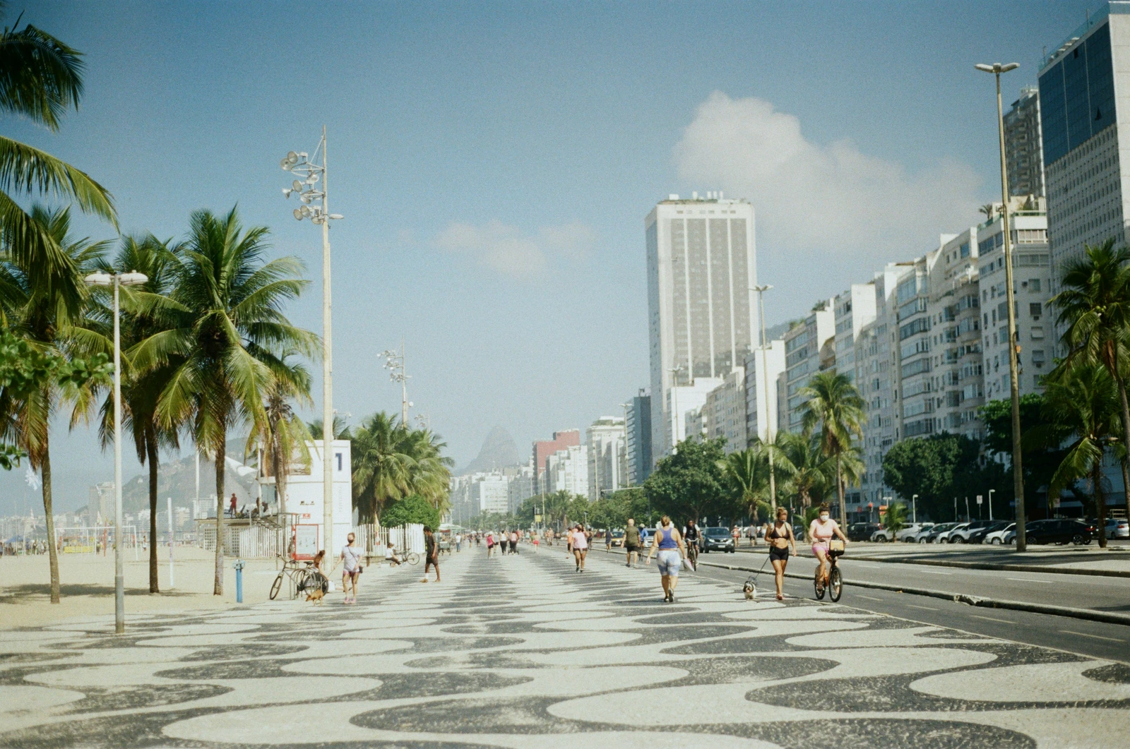 Caminhar, pedalar e encontrar o bairro na orla.
